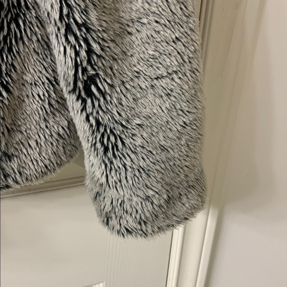 Hennes Collection, US M, Grey & Black Two-Tone Faux Fur Jacket With Pockets - Picture 7 of 9
